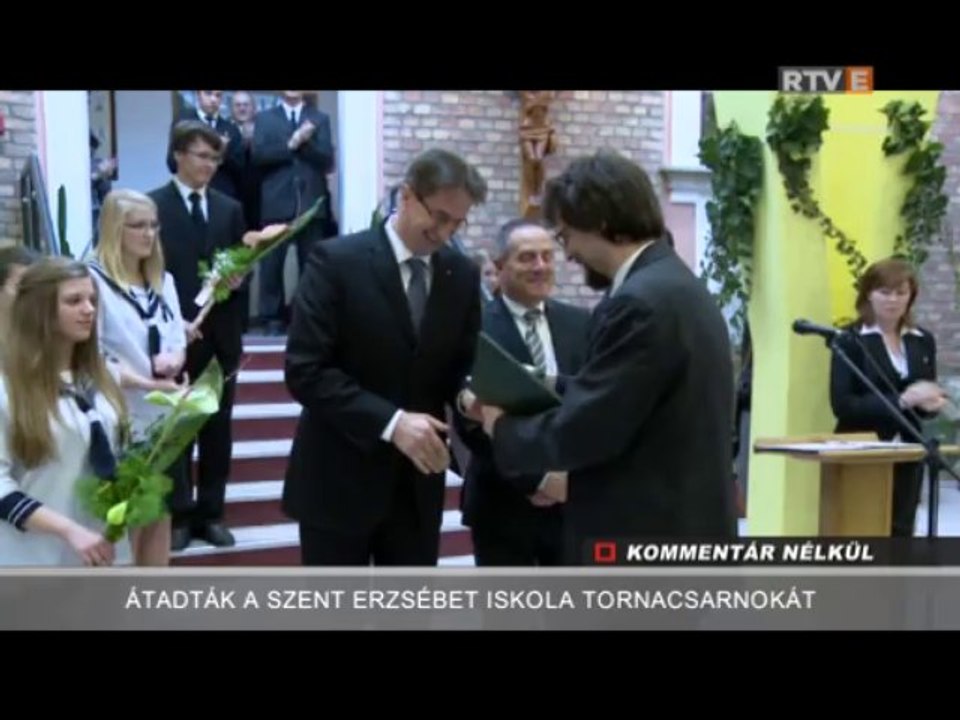 Kommentár Nélkül Átadták a Szent Erzsébet iskola tornacsarnokát 2013. 12. 21