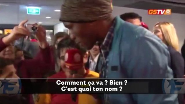 Insolite : Didier Drogba en mode Père Noël pour les jeunes fans de Galatasaray !