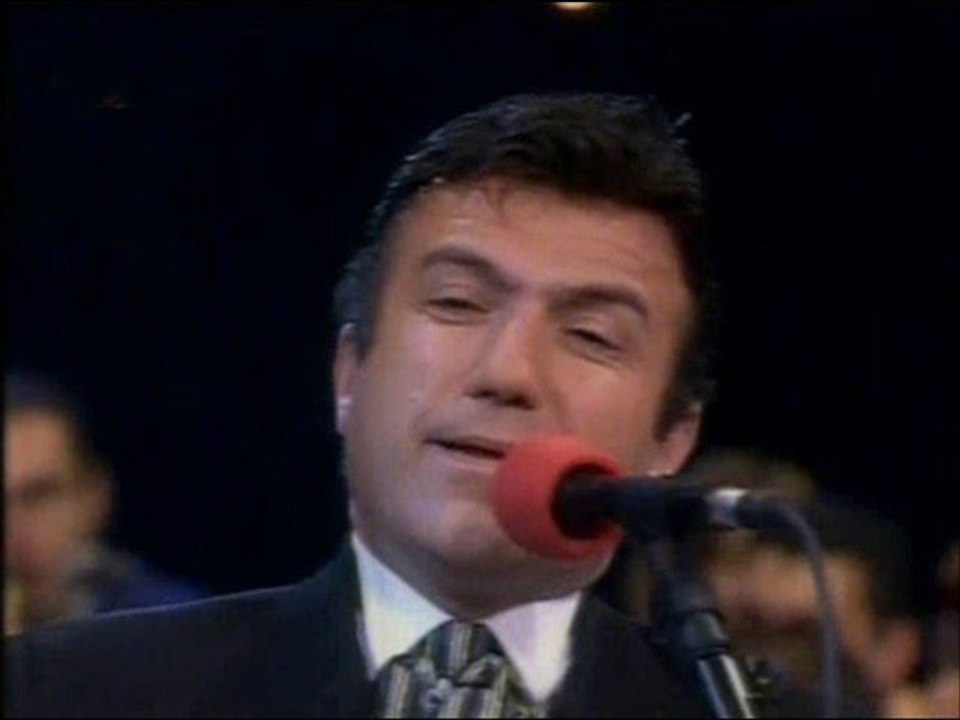 Mehmet ŞAFAK   -  Sen Gülersen Gülüyorum (HİCAZ)R.G.