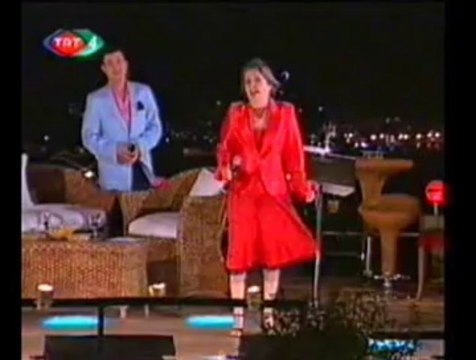 Ayşe TAŞ-Ümitsiz Bir Aşka Düştüm Ağlarım Ben Hâlime