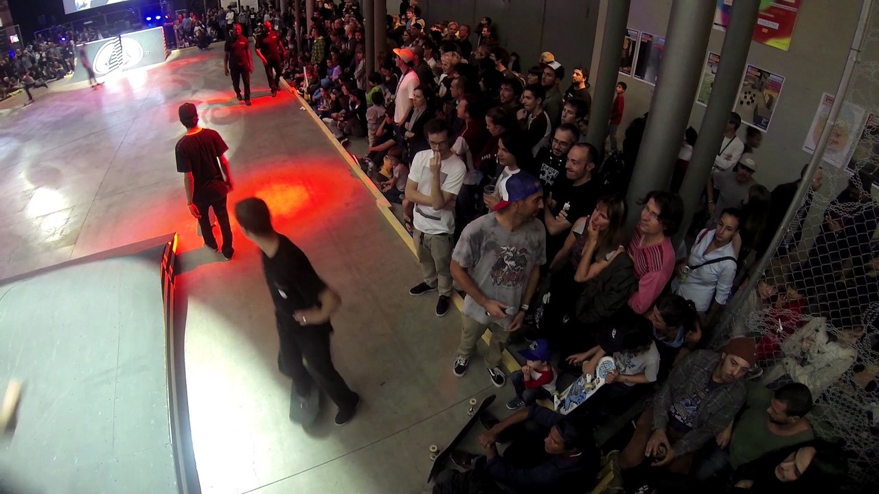le team Volcolm skateboard en démo au 104 (Paris) avec Gonzalez SOTY 2012