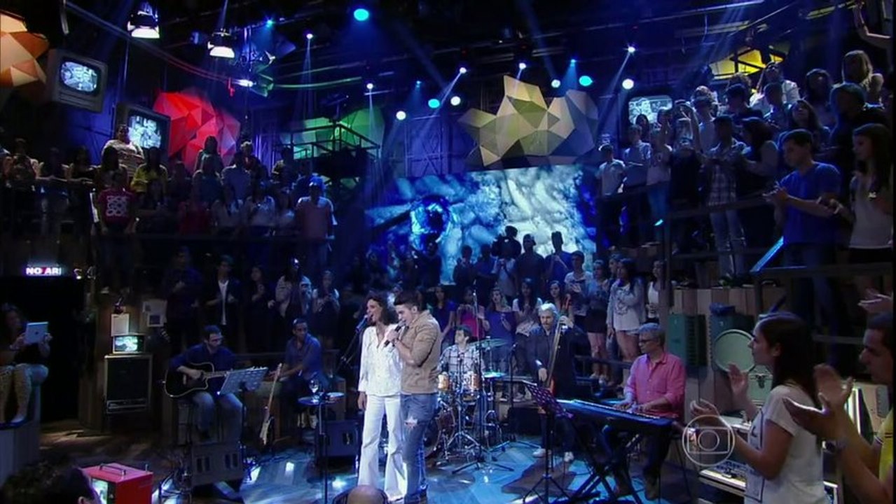 Simone e Luan Santana cantam a música 'Então é Natal'