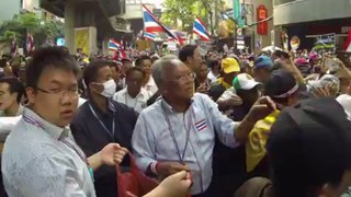 Bangkok (Thailand) 22:12:2013 Demonstration or quest money for Suthep Thaugsuban