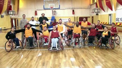 Galatasaray Yeni Yılı Çocuklarla Kutluyor