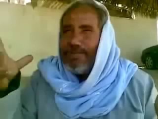 Türkçe şarkı söylediğini iddaa eden Suriyeli     Komik Video