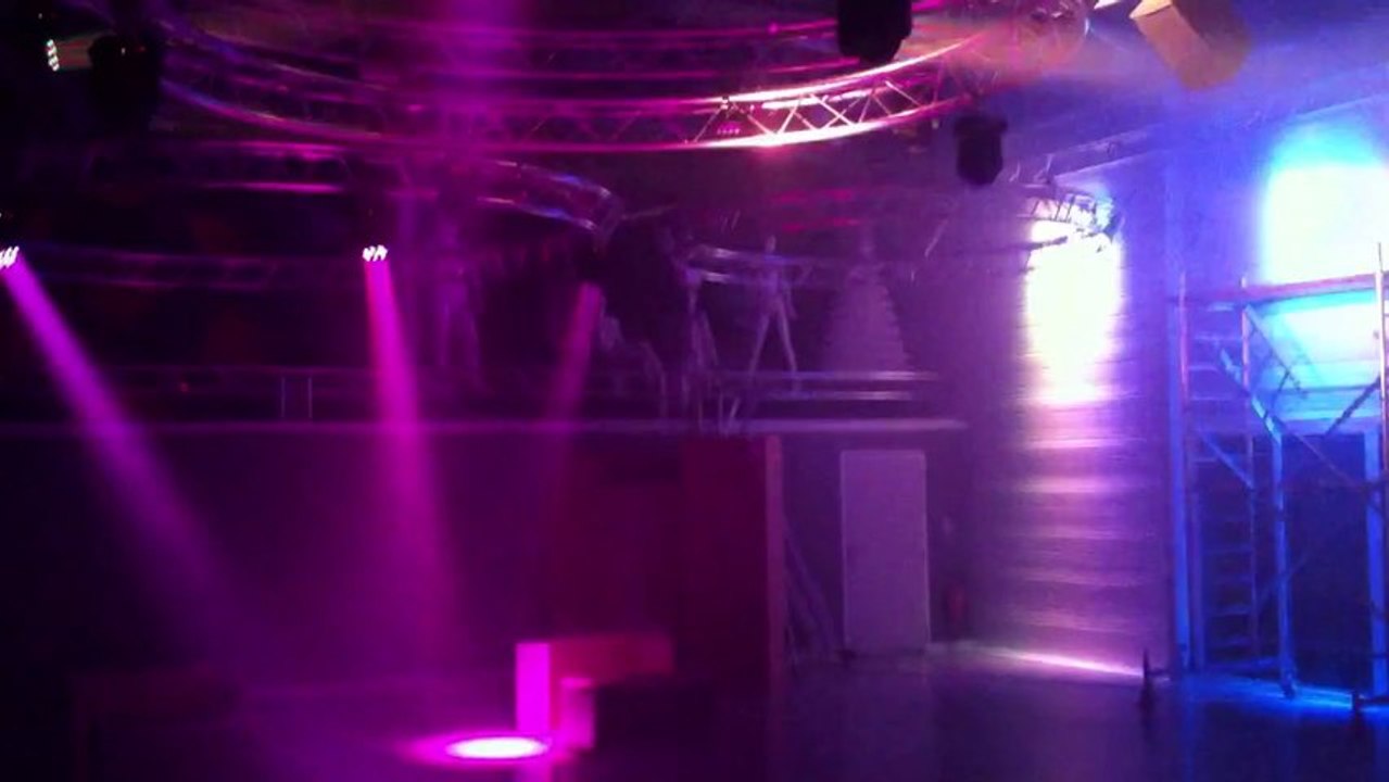 Lyre wash AFX LIGHT LMH 440 S 36 x 3 w en location chez TOF Animation