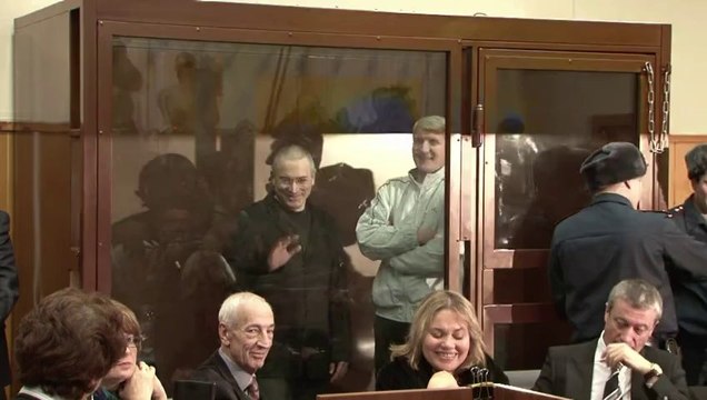 Mikhail Khodorkovsky se compromete a não fazer política