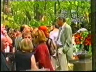 Давид Карапетян на похоронах Всеволода Абдулова (30. 07. 2002)