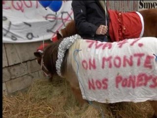 Equitaxe: les cavaliers devant Bercy pour protester contre la hausse de la TVA - 23/12