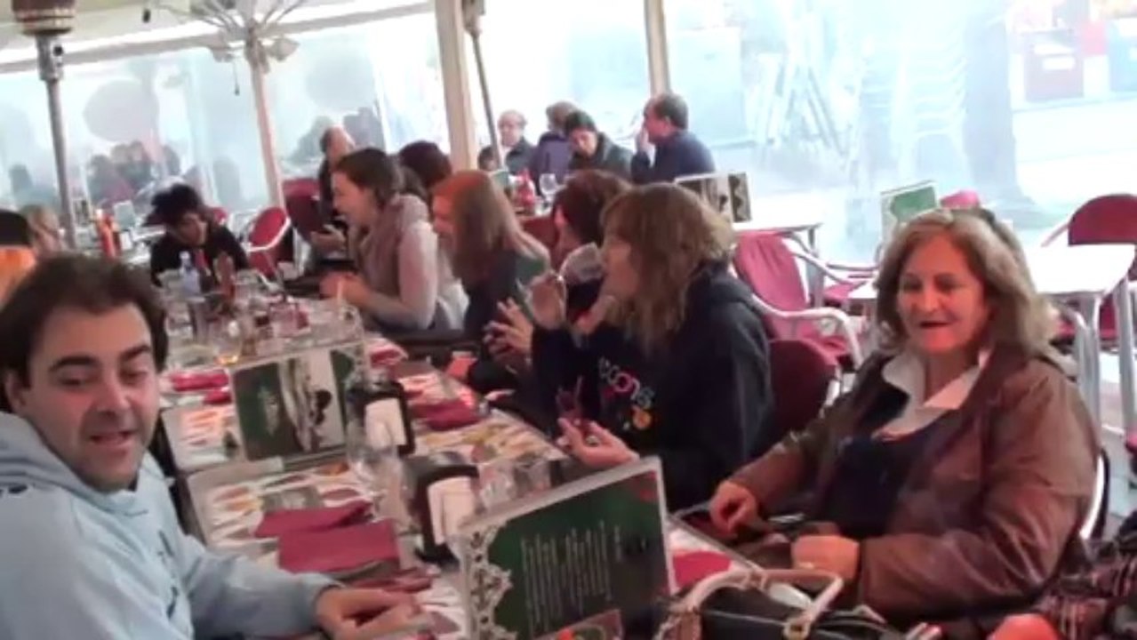 FIESTA DE NAVIDAD CON MARIA Y HUGO, TOD@S COGIENDO FUERZAS