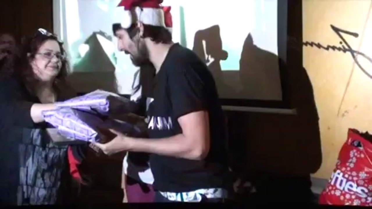 FIESTA DE NAVIDAD CON MARIA Y HUGO, ABREN SUS REGALOS DEL CAGA TIO