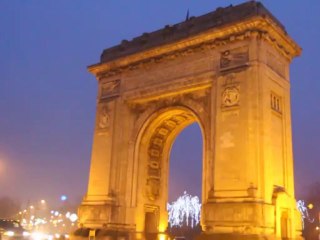 Arcul de Triumf cu Budapesta inapoi la locul ei, 23 Decembrie 2013. Ziaristi Online Video