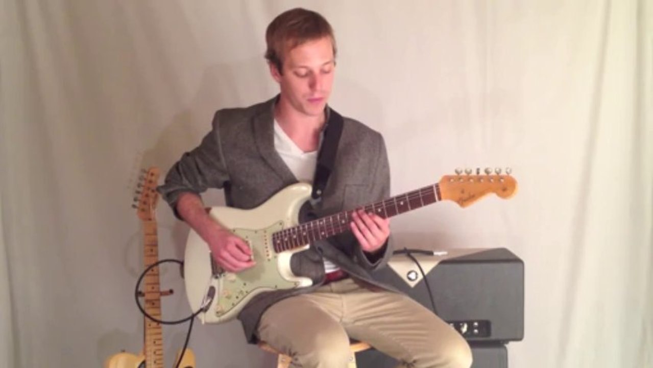 Lead Guitar Lesson- Modern lead guitar lick in E minor with arpeggios and string skipping