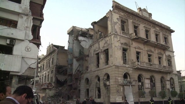 Egypte : les dégats d'un attentat meurtrier à la voiture piégée