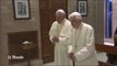 Deux papes prient pour Noël