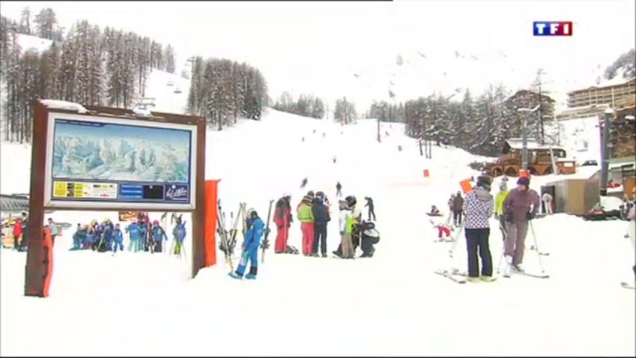 Val d'Allos - 23 décembre 2013 - Le père noël arrive en avance et livre la neige