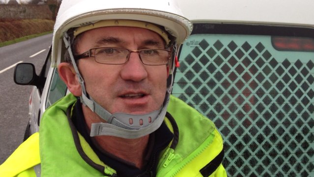 À Estry, les agents d'ErDF au travail pour rétablir le courant