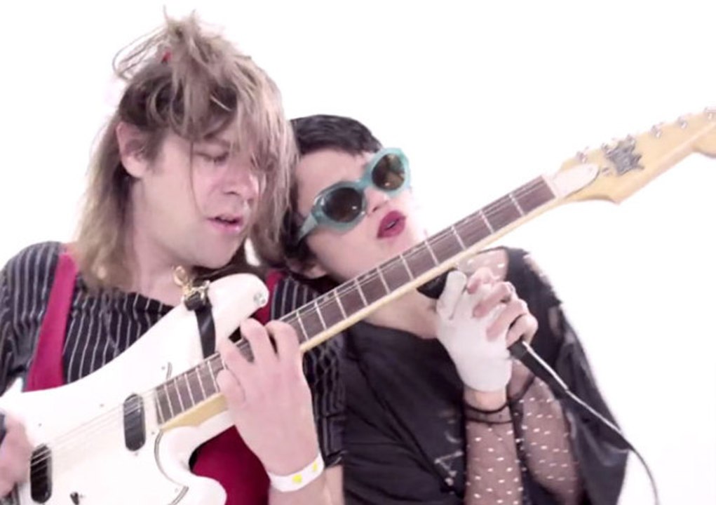 Ariel Pink feat. Sky Ferreira - My Molly