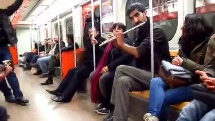 Ankara Metrosunda Ethem Sarısülük'lü Müzik Şöleni - vidobe.com