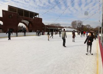 Yüzme havuzunda buz pateni keyfi - NEW