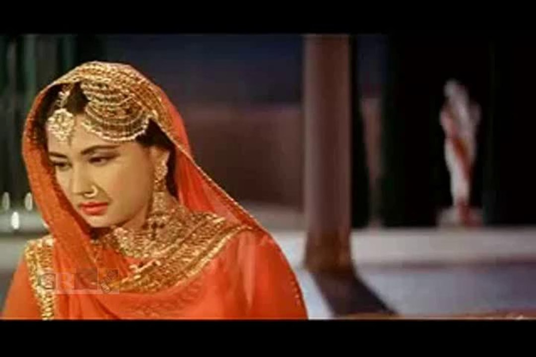 LATA MANGESHKAR - Chalte Chalte Yunhi Koi Mil Gaya Tha - PAKEEZA