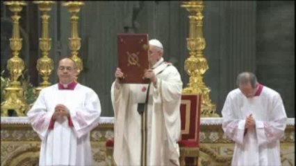 Pope's Christmas mass lauds poor