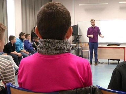 Education: l'association E-Enfance sensibilise les adolescents aux réseaux sociaux - 25/12