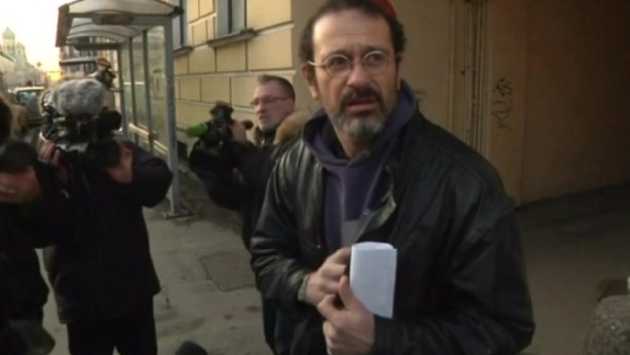 Russia drops charges against Greenpeace activists