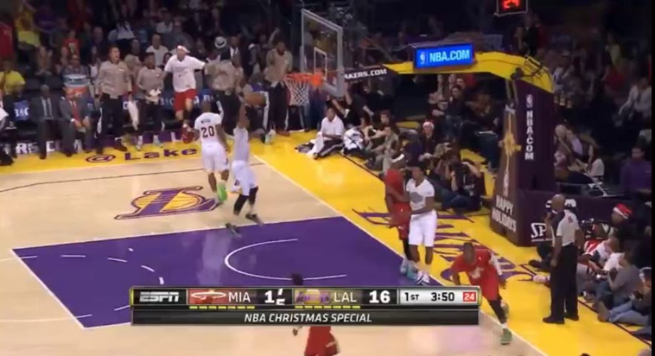 Dwyane Wade balance un énorme alley-oop pour LeBron James