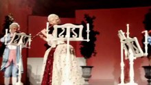 Данна смотрит концерт классической музыки в Берлине