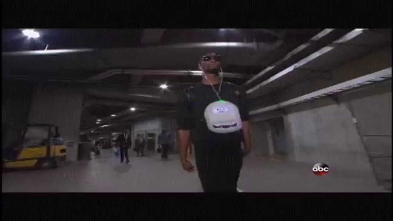 Chris Bosh Christmas sweater- Miami Heat at Los Angeles Lakers