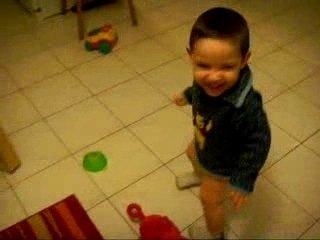 Ewan danse sur Jingle Bell