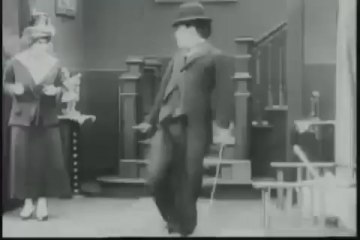 44 A woman - Charlie Chaplin (1915)