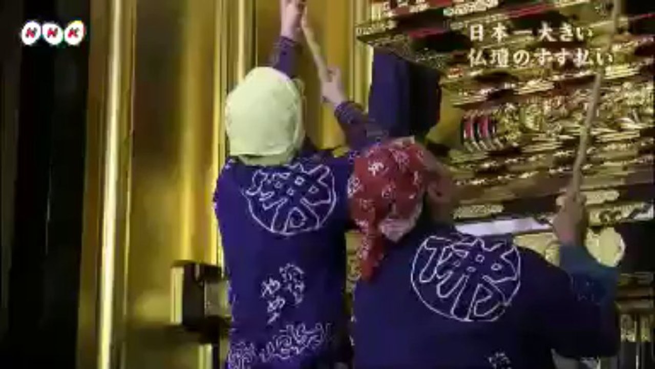 20131227日本一大きい仏壇のすす払い（福岡・八女）