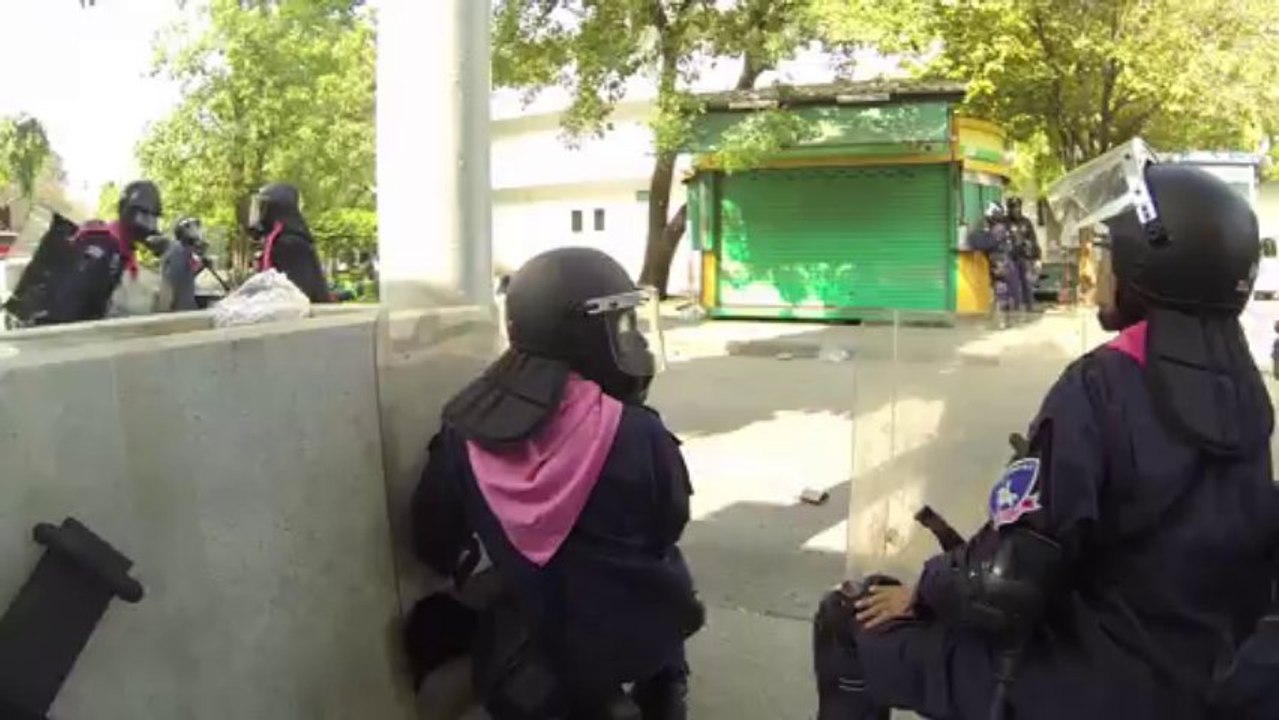 bangkok Thailande 26:11:2013 ผู้ประท้วงมีอาวุธ , Les manifestants sont armés