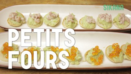 Amuse-bouche à l'avocat, œufs de saumon, et petites crevettes