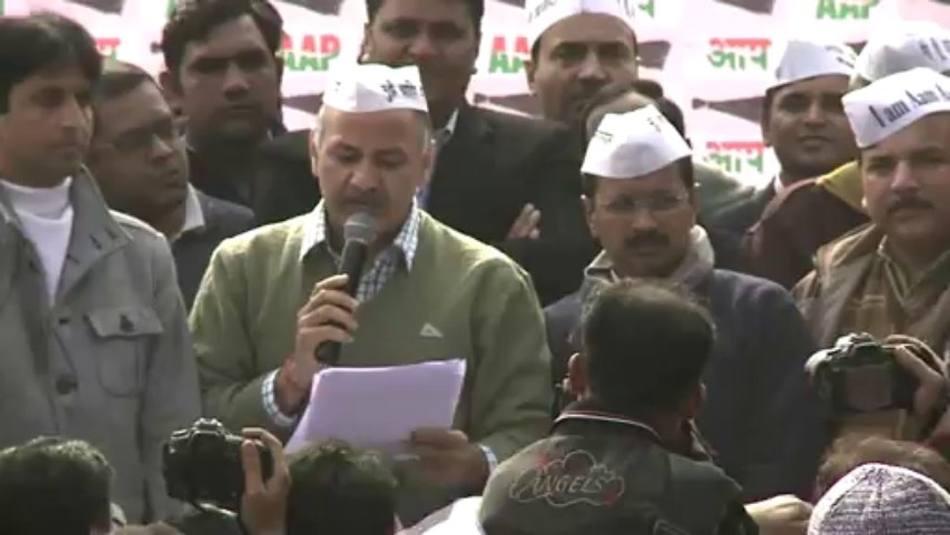 ⁣Kejriwal, AAP MLAs to take metro train to swearing-in venue