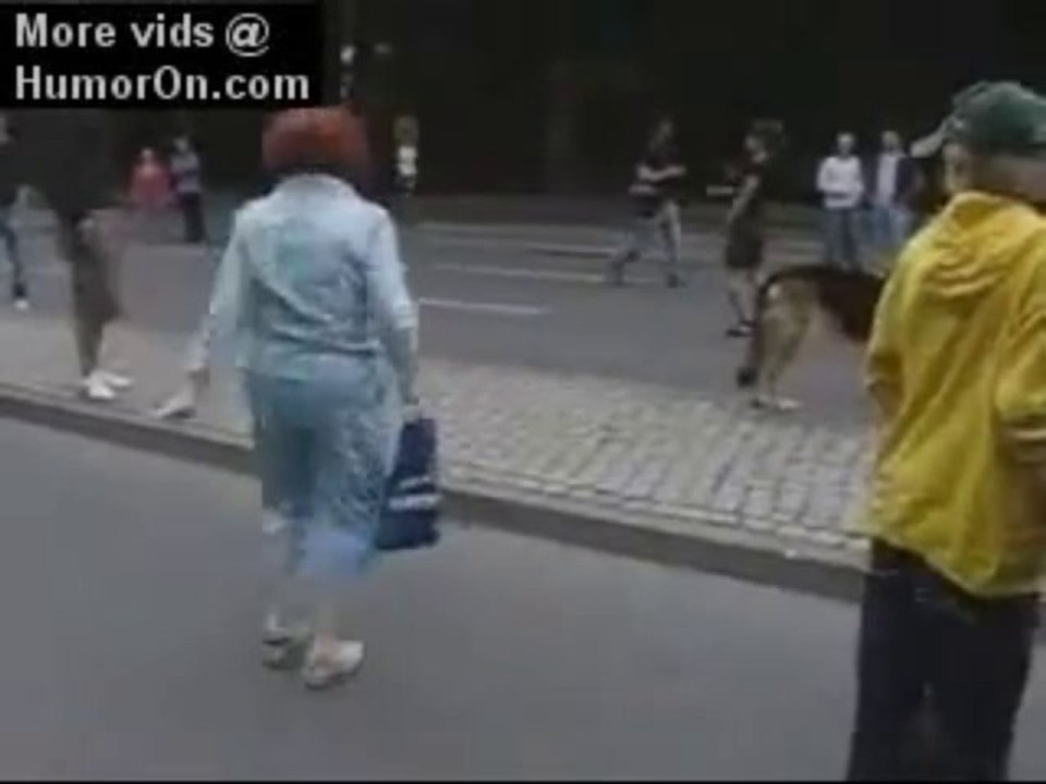 70 YEAR OLD GRANDMA DANCING TO WALK IT...