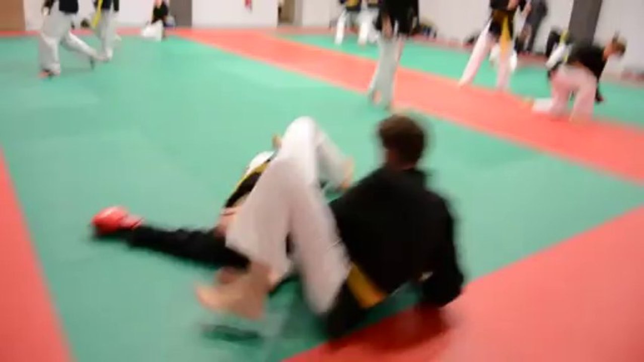 Demonstration des ceintures jaunes _ Kempo Club du Muy