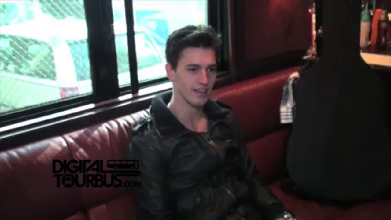Asher Monroe - BUS INVADERS Ep. 322