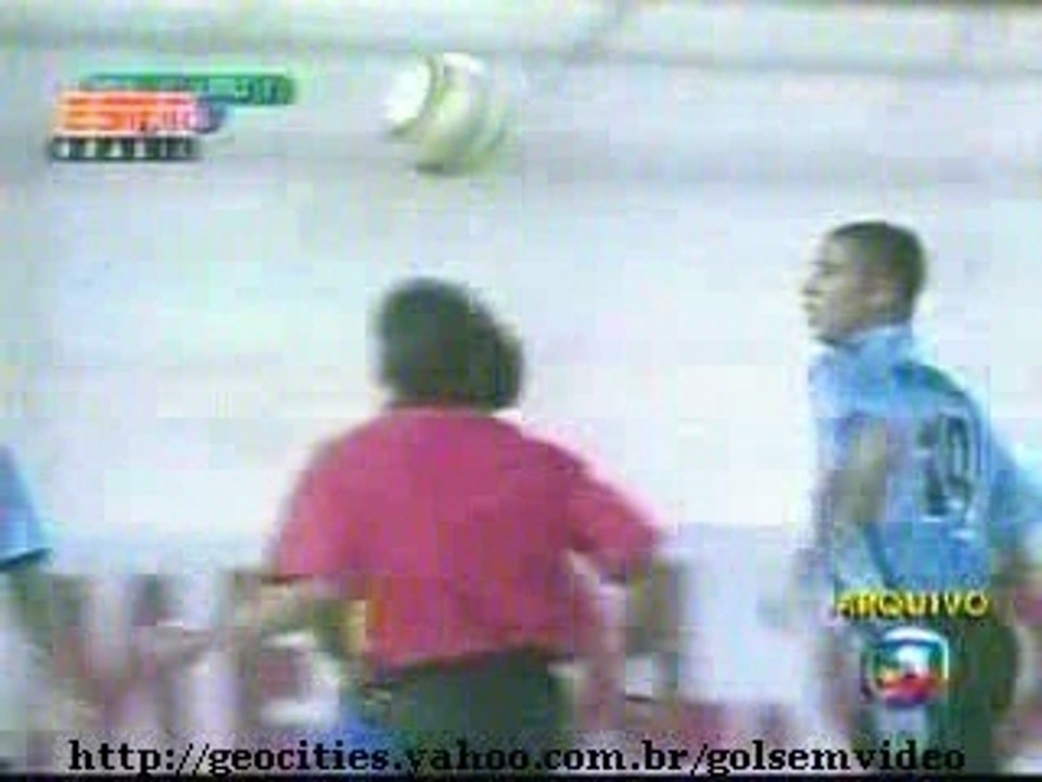 Kerlon - Drible da foca contra o Uruguai
