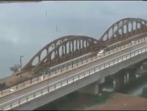 Katanga construction sur le lac Lualaba du plus long pont du Congo