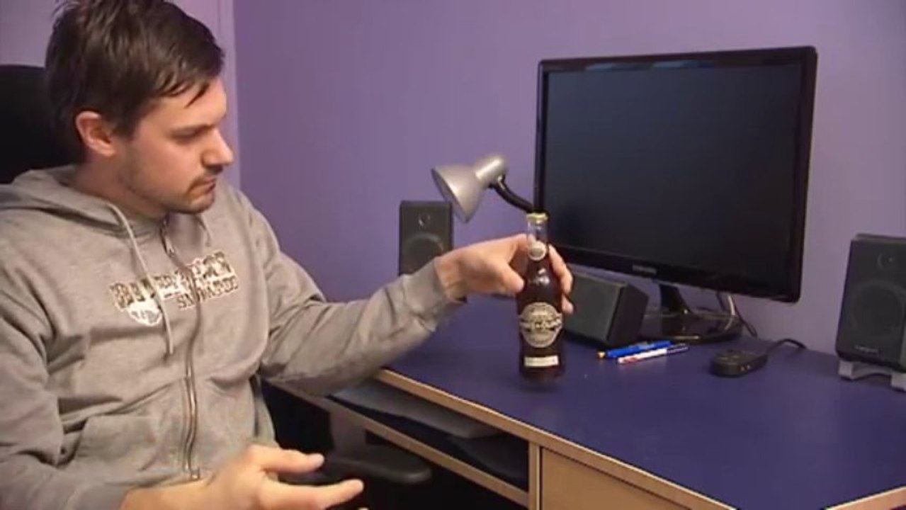 Ouvrir une bouteille de bière avec classe