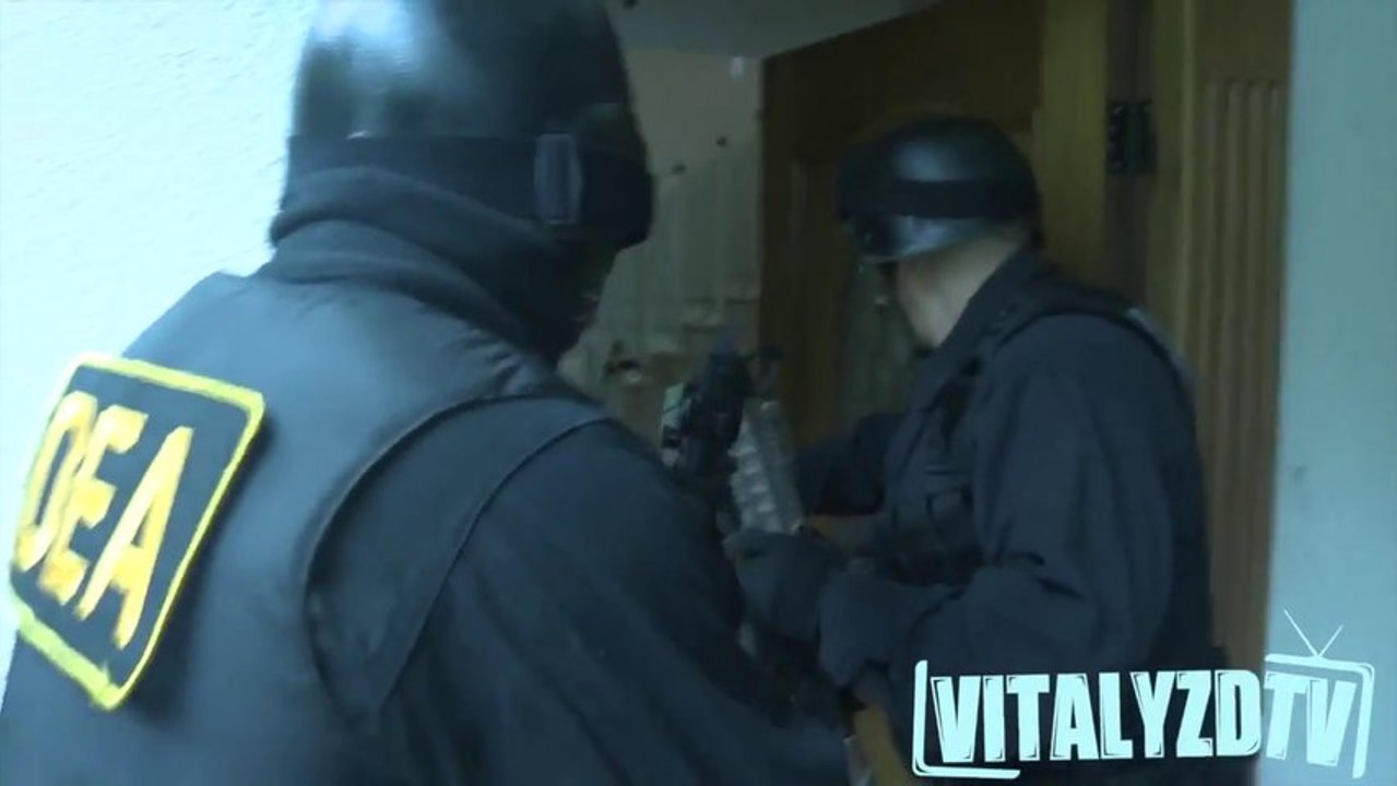 Drug pranksters : DEA Drug Bust Prank!