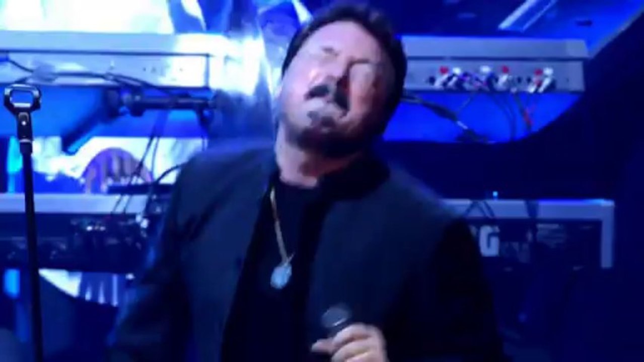 Toto - King of the World (Falling in Between Live, 2007)