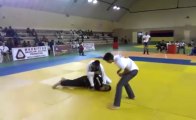 Un judoka se met KO tout seul