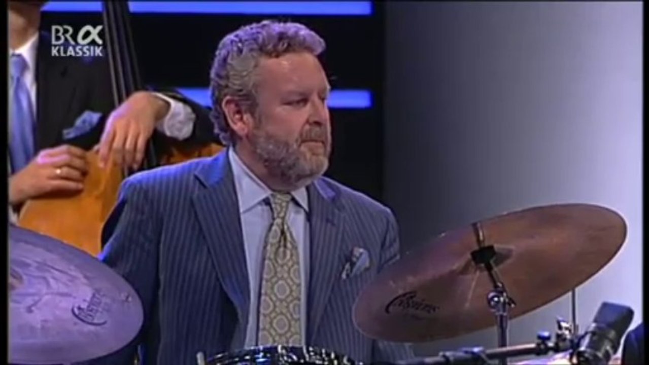 The Clayton-Hamilton Jazz Orchestra & John Pizzarelli 2011 (1/2)