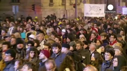 Yolsuzluk iddiası Macarları sokağa döktü