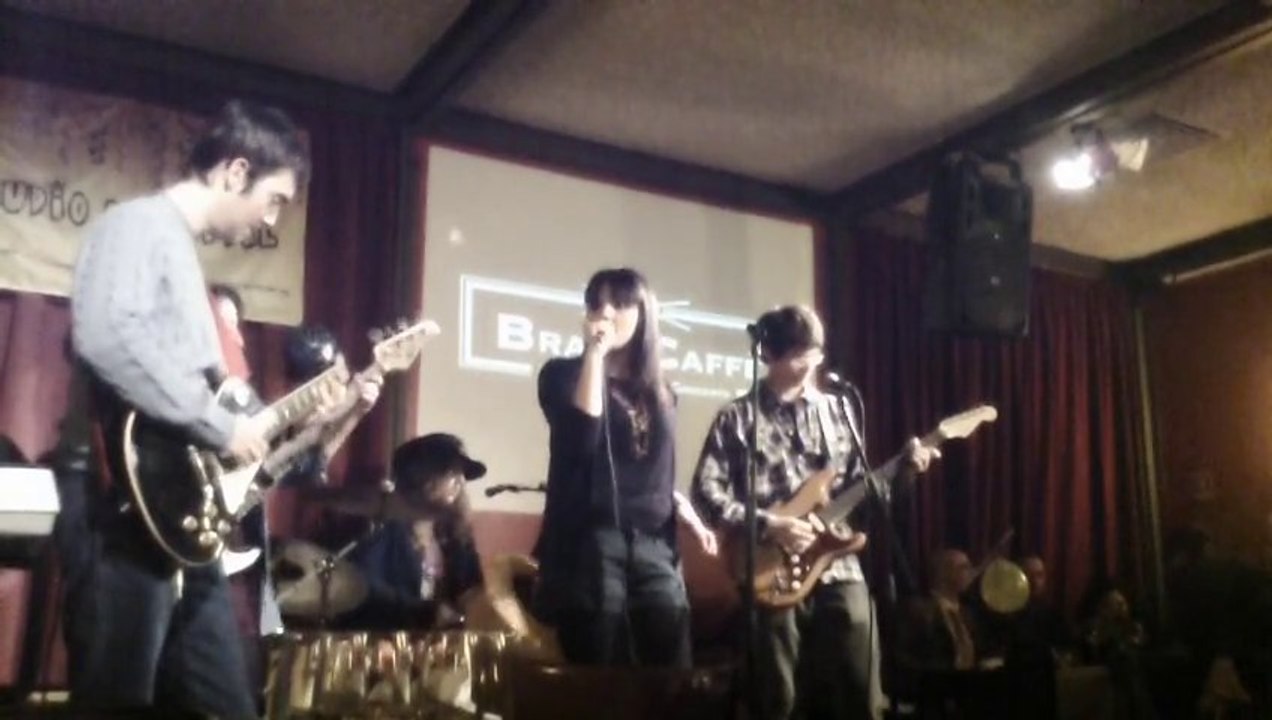 FILM : rare pop reportage live in bo. youngs farinellas