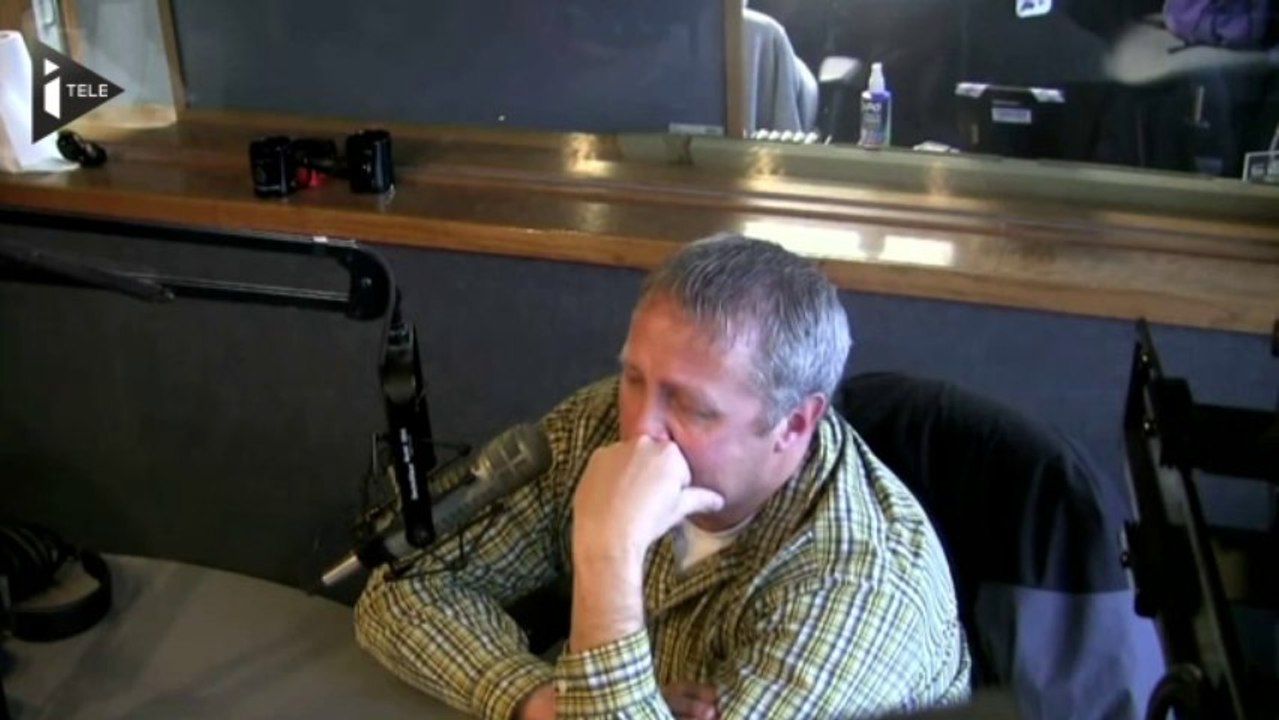 Il reçoit une lettre de sa femme décédée il y a deux ans